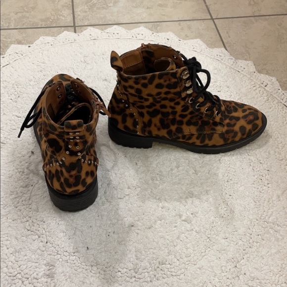 Material Girl Cheetah Print Combat Boots SZ 5.5 - Picture 5 of 7